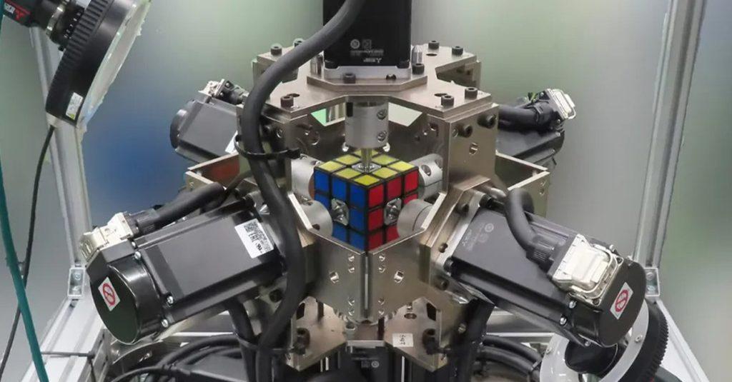 機器人「TOKUI」破世界紀錄0.305秒解完魔術方塊