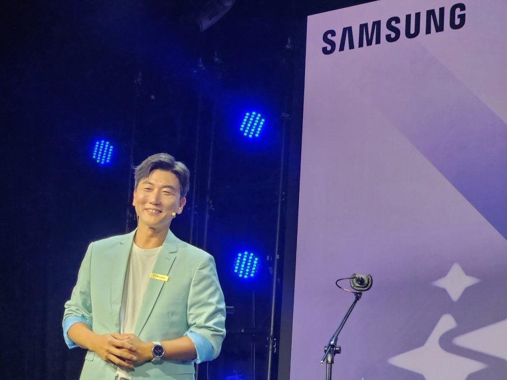 台灣三星電子總經理梁準原親臨現場與星粉們分享Galaxy Z Fold6｜Z Flip6的新訊。