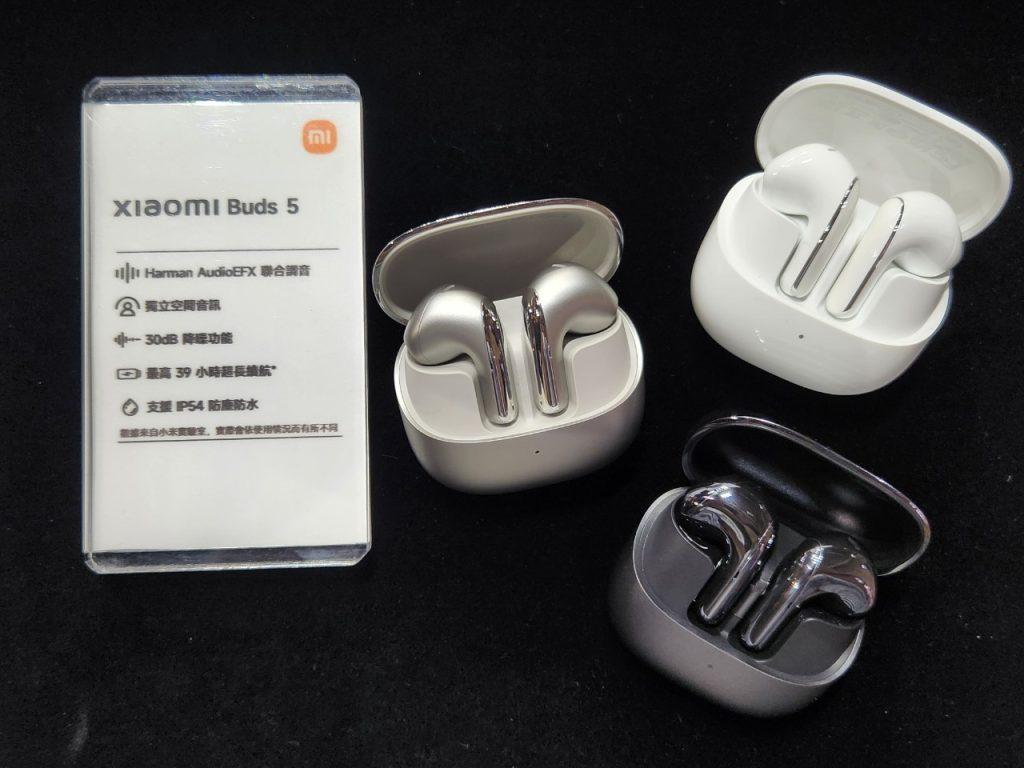 Xiaomi  Buds 5 共三色(石墨黑、陶瓷白、泰坦灰)可供選擇，定價 $2995 元。