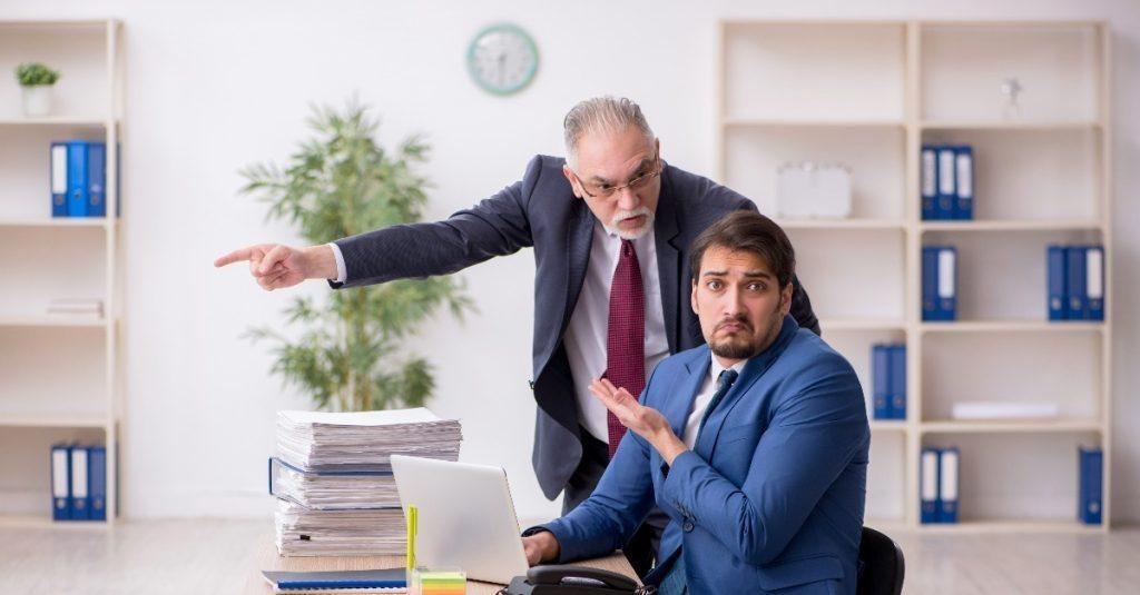這類型老闆雖然能帶來高效的工作環境，但也可能讓員工感到壓力山大，不知道如何接近他們。
