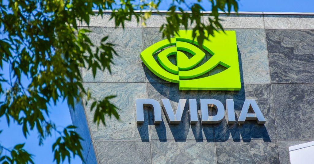 輝達 (NVDA-US)「地表最強 AI 晶片」最新 Blackwell 架構產品問世前夕，傳出大幅削減用於遊戲等應用的高階影像處理器（GPU）供應量。