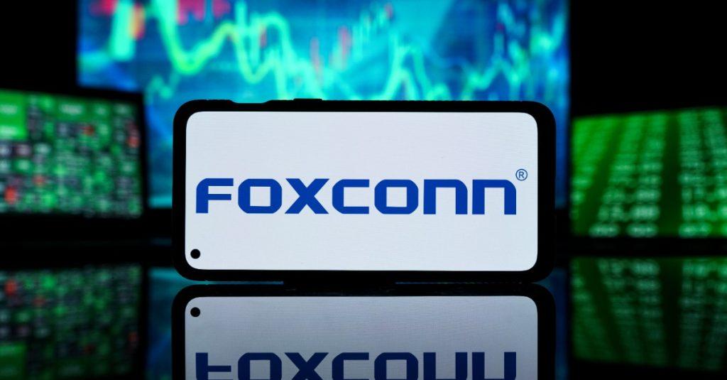 鴻海科技集團（Foxconn）高層表示，為了為輝達打造下一代Blackwell運算平台，公司正在墨西哥建設全球最大的輝達GB200超晶片製造工廠。