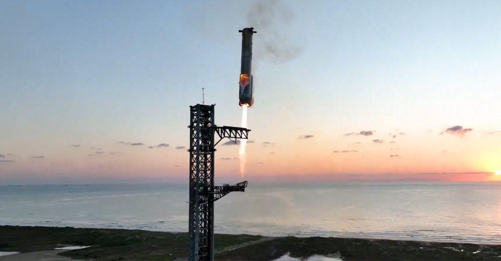 SpaceX可完全重複使用的重型運載火箭「星艦」（Starship）火箭，成功回收超級重型推進器。