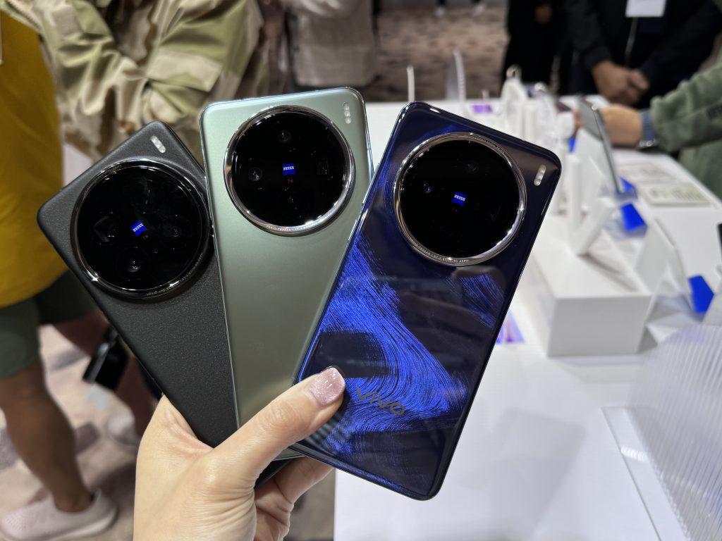 vivo 雙冠旗艦 x200 系列，限量新色「海洋之心」(右一)在v粉的引頸期盼下來強勢登台。